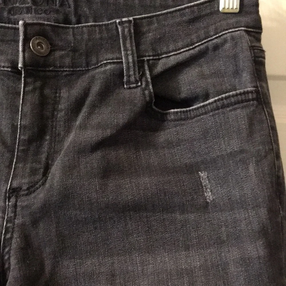 ARIZONA woman’s ripped jeans size 11 - Picture 4 of 8